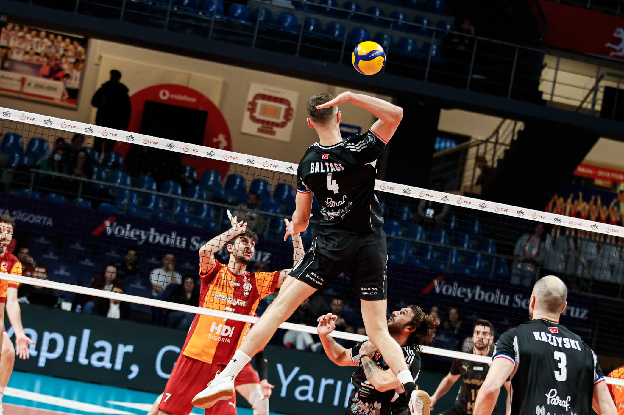 Play Off Etabı 2. Maç | Galatasaray HDI Sigorta: 3 - Halkbank: 0