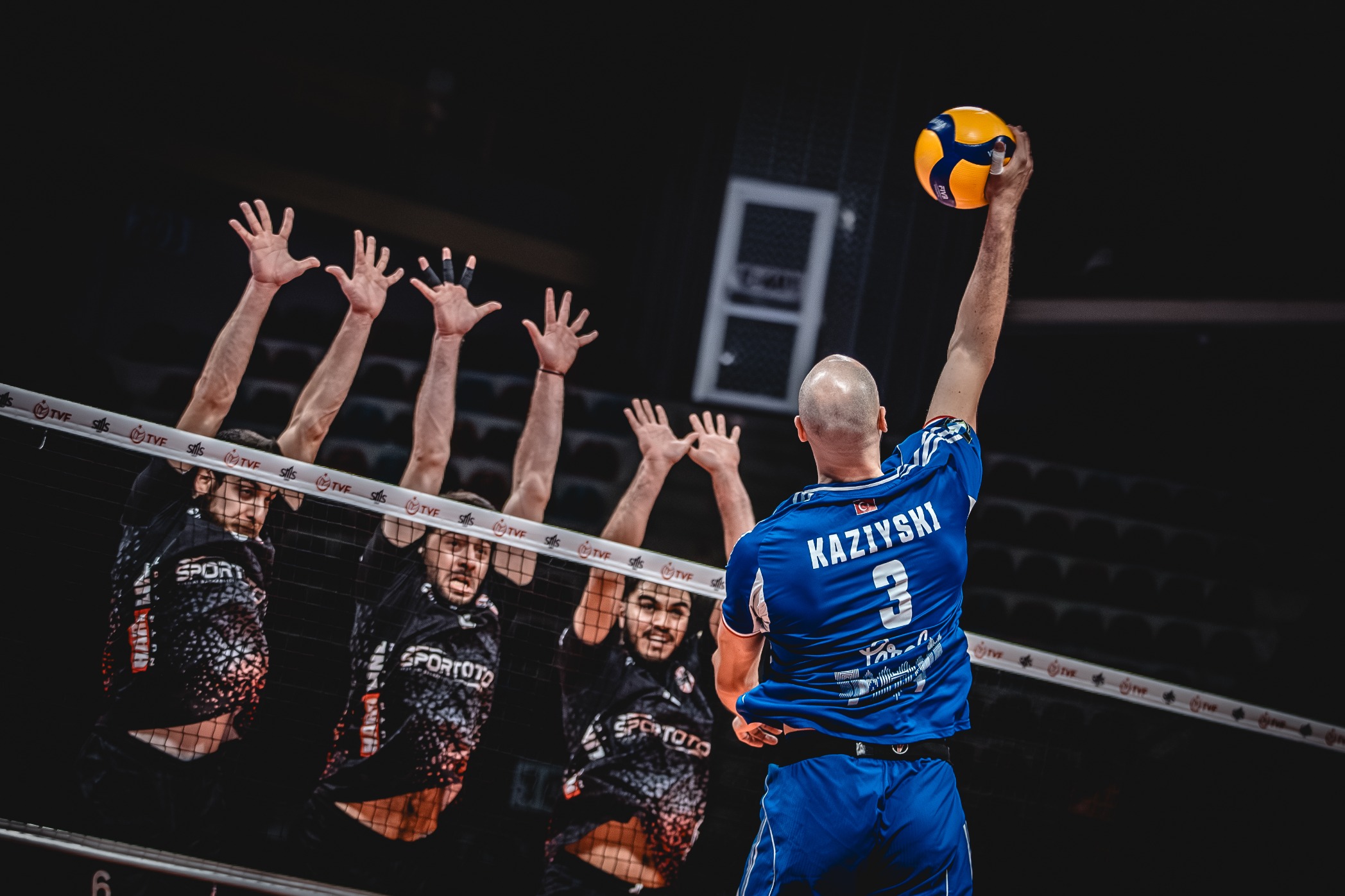 Halkbank: 3 - İstanbul Gençlik Spor: 2