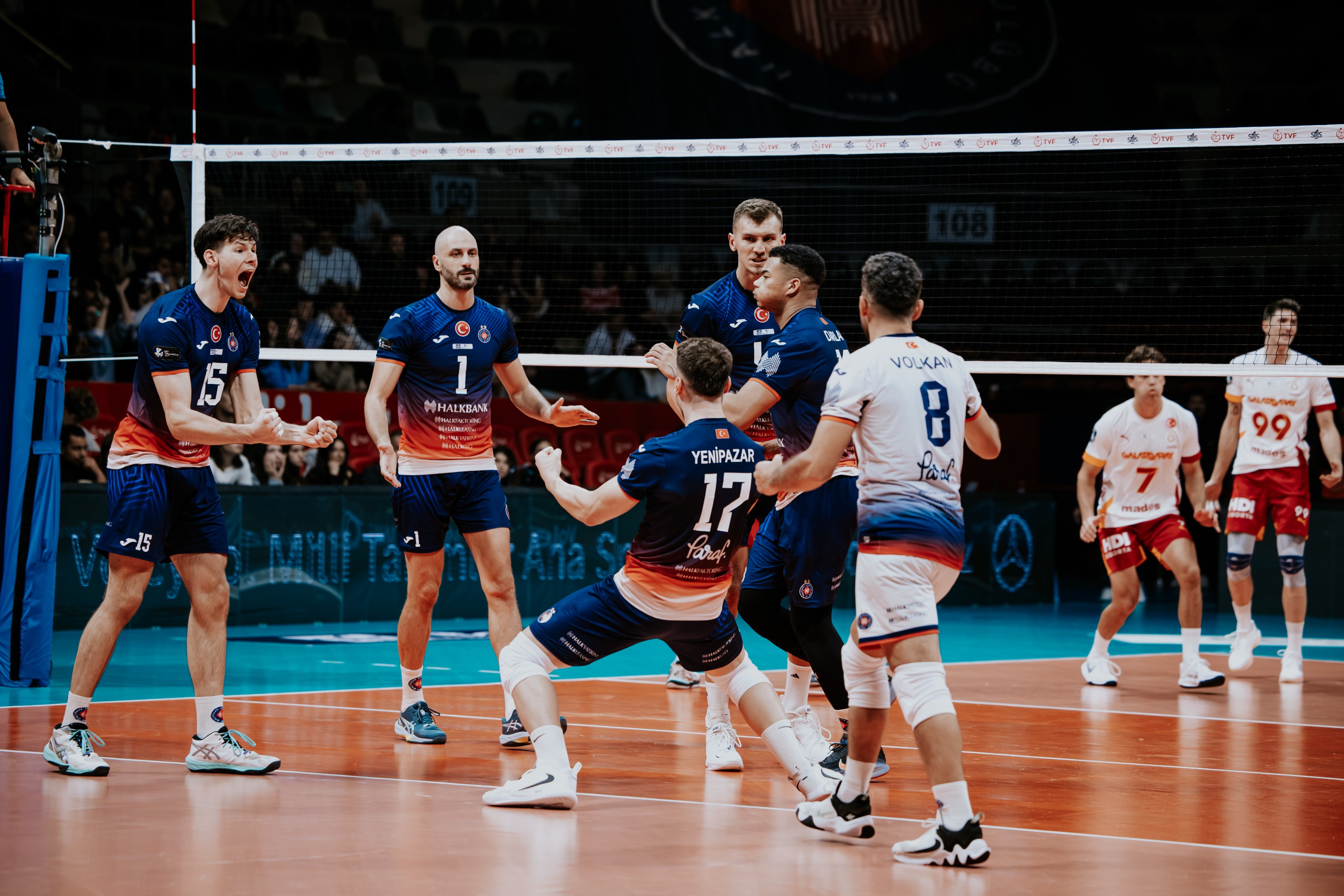 Halkbank: 3  -  Galatasaray Madeş Mobilya: 1